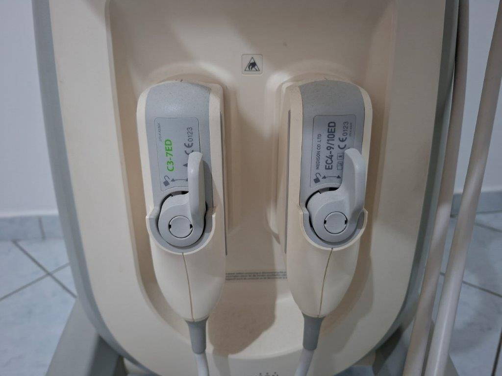 2. kép - Használt SonoAce X4 fekete-fehér ultrahang készülék Használt SonoAce X4 fekete-fehér ultrahang készülék két vizsgálófejjel