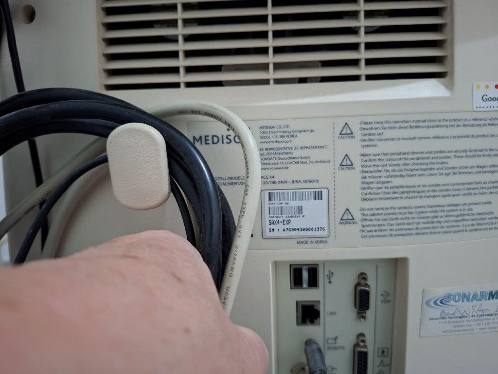 Használt SonoAce X4 fekete-fehér ultrahang készülék Használt SonoAce X4 fekete-fehér ultrahang készülék